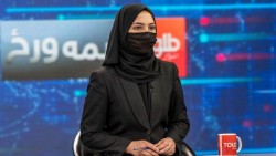अफगानिस्तानका महिला पत्रकारद्धारा बुर्का लगाउन सुरु